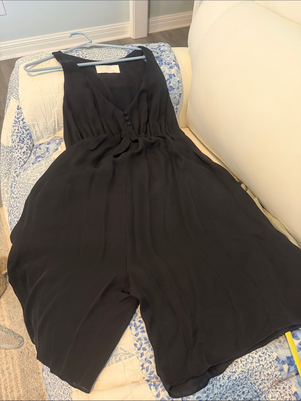 I’m -+ basis Black Sleeveless V-Neck Midi Scort - Casual Elegance - Picture 7 of 8